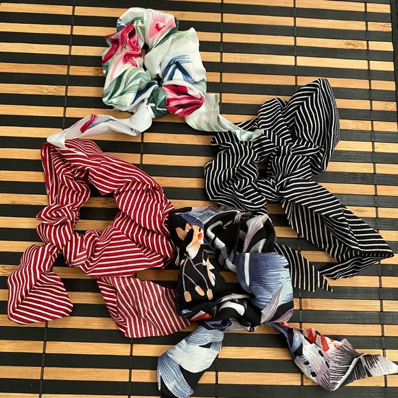 Accessories - 4 New variety bow scrunchies